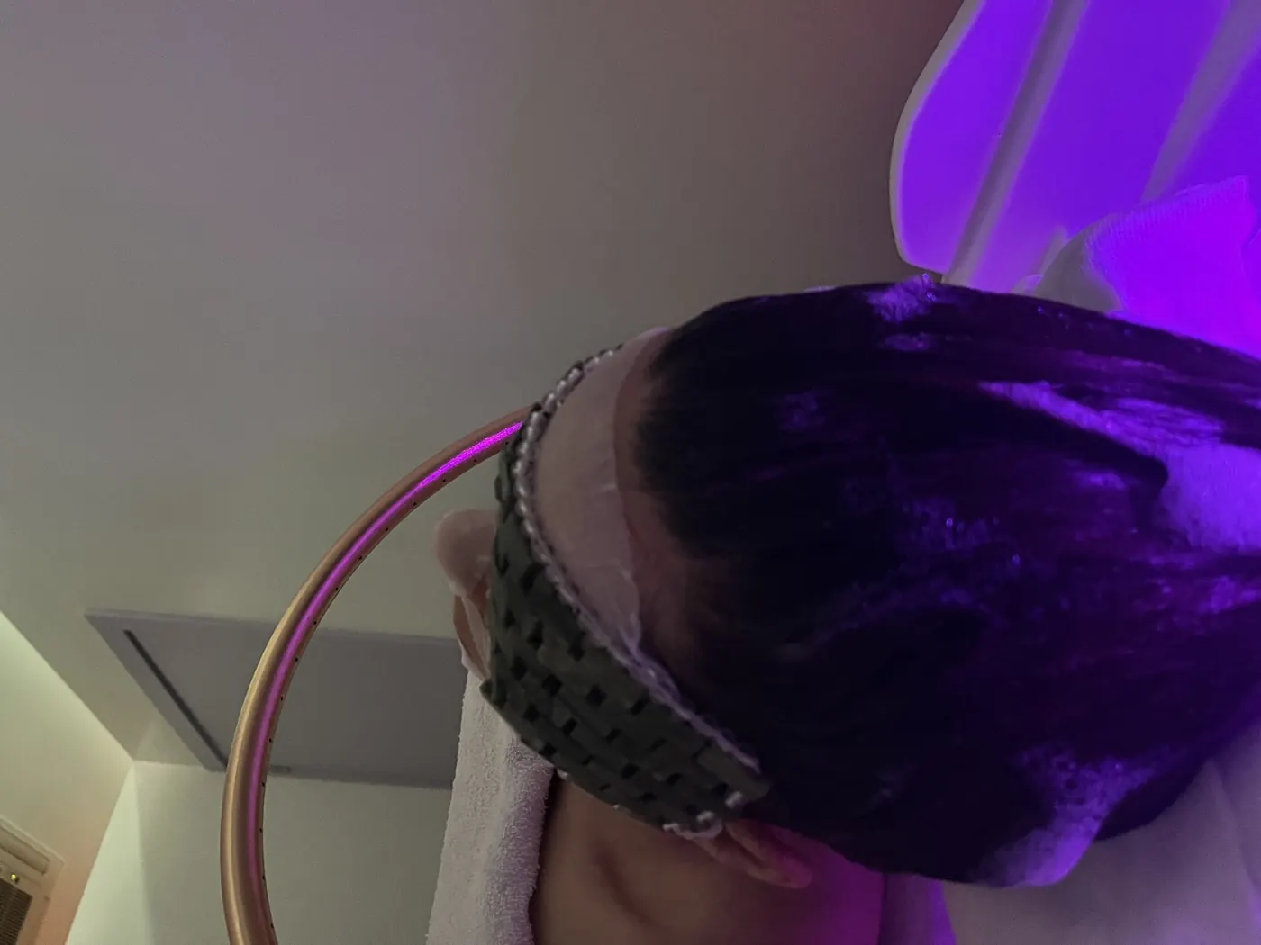 Terapia de luz LED durante um tratamento de bem-estar